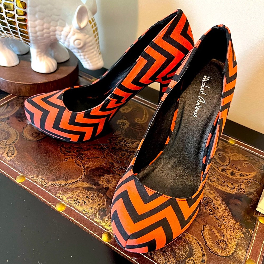 LIKE NEW Michael Antonio stiletto heels size 7 orange and black zig zag